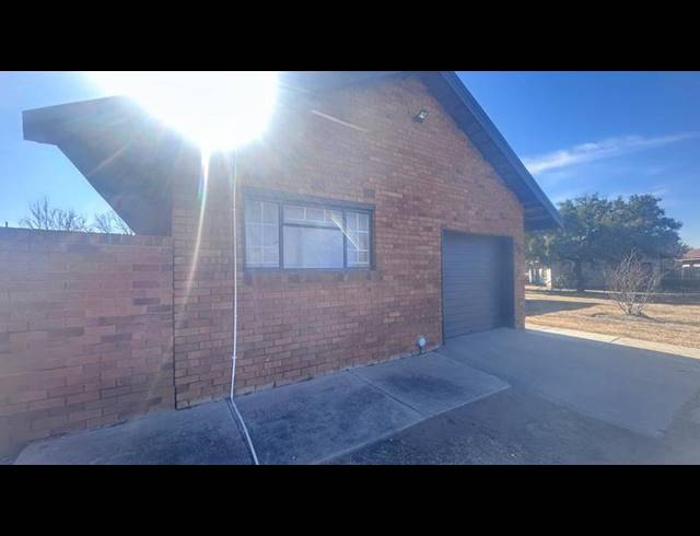 3 BEDROOM HOUSE FOR SALE IN KOSMOSPARK